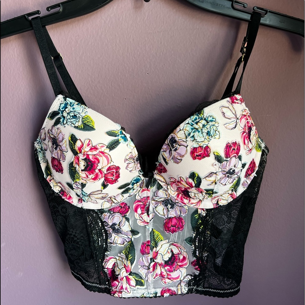 laced padded top